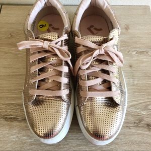 Ladies Metallic Rose Gold Sneakers Tennis Shoes 9